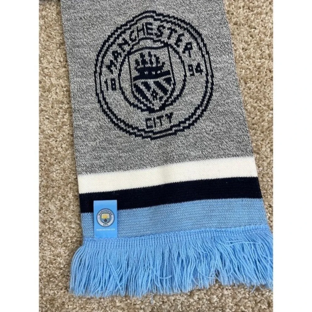 MANCHESTER CITY ENGLAND rare FOOTBALL SOCCER FAN SCARF OFFICIAL PRODUCT ONE SIZE